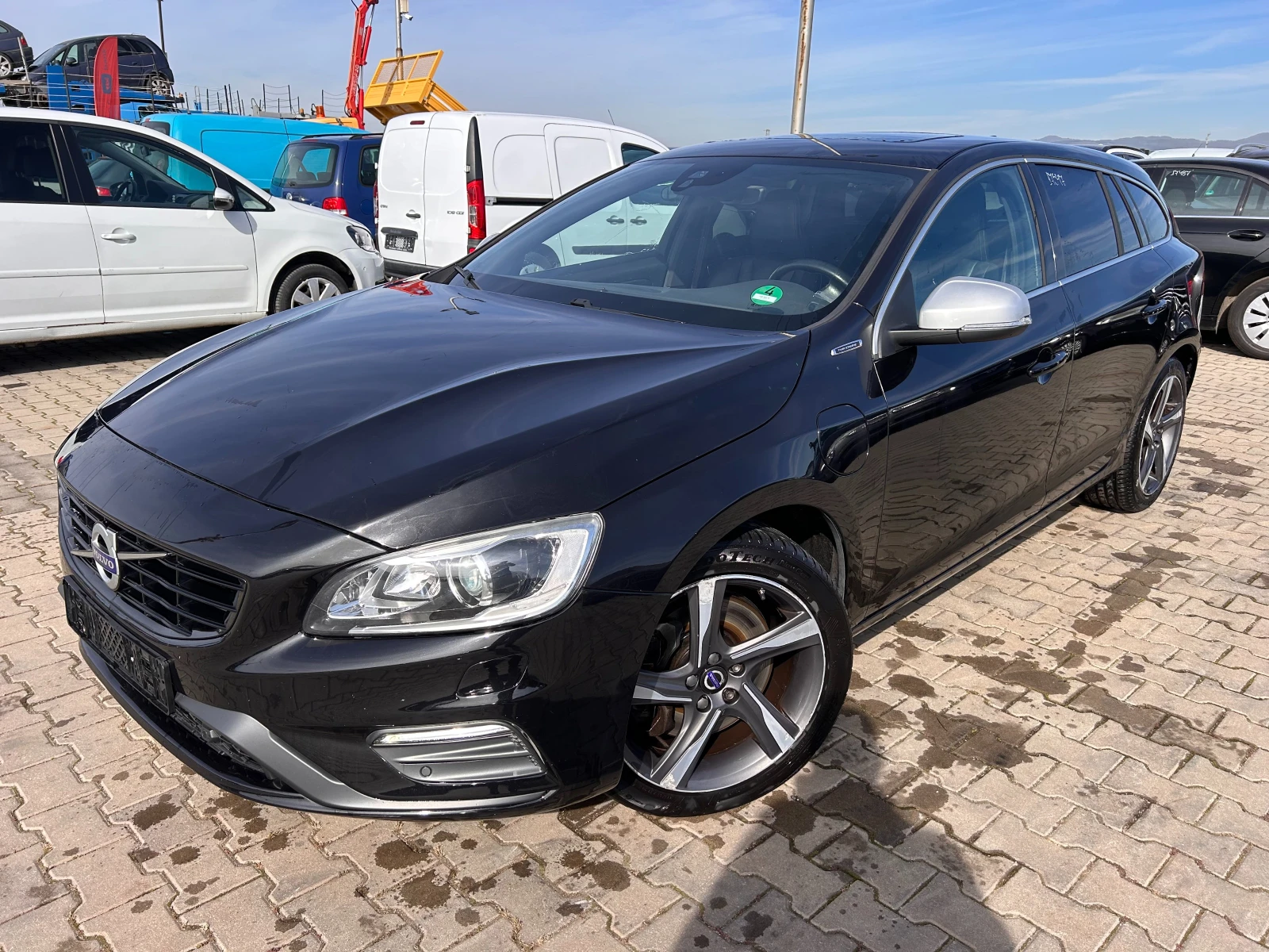 Volvo V60 2.4D6 PLUGIN HYBRID R-Design - [1] 