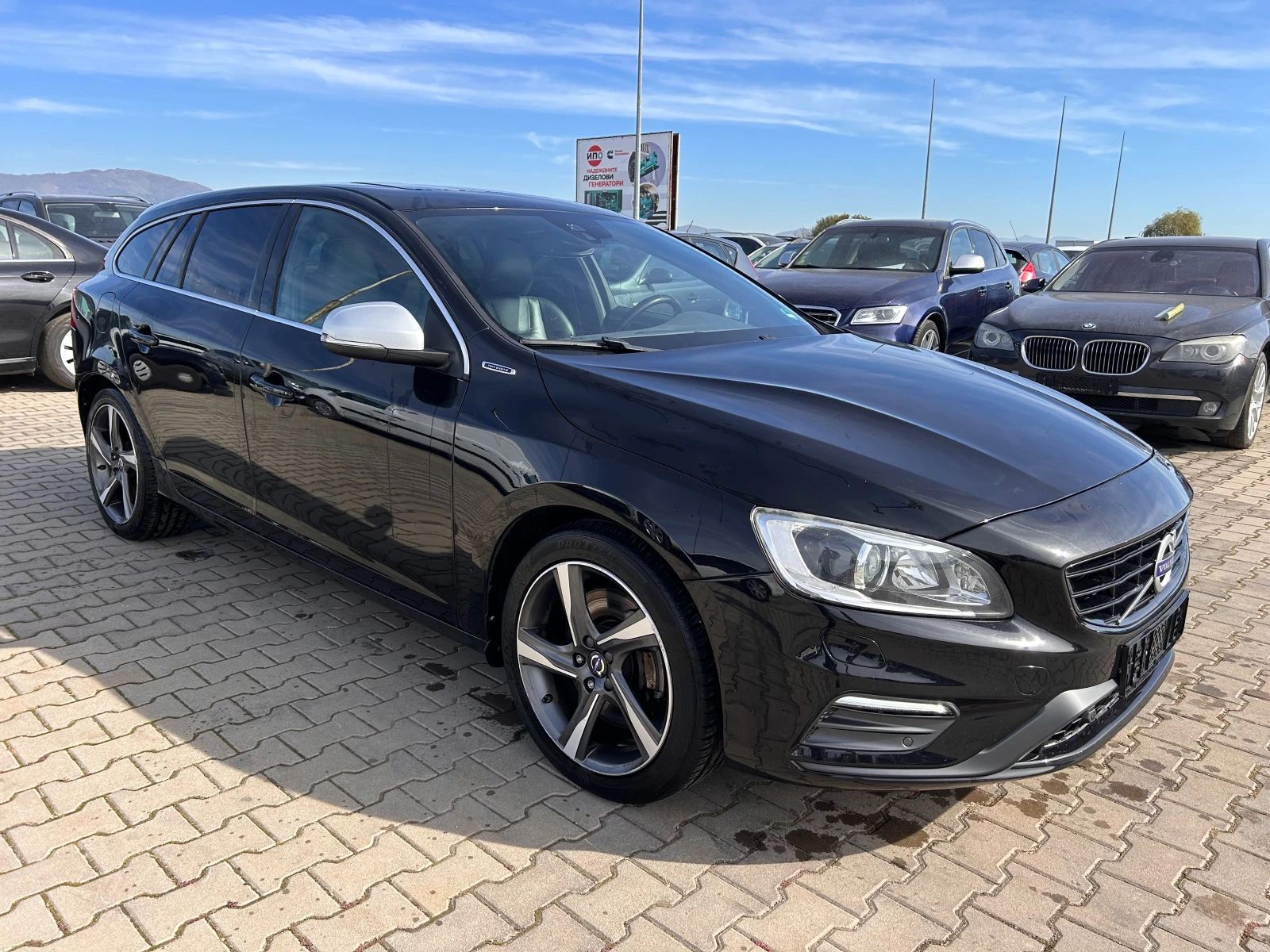 Volvo V60 2.4D6 PLUGIN HYBRID R-Design - изображение 4