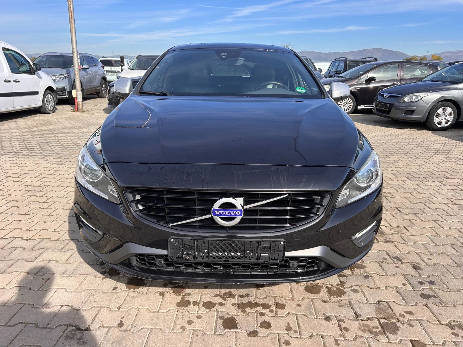 Volvo V60 2.4D6 PLUGIN HYBRID R-Design - изображение 3