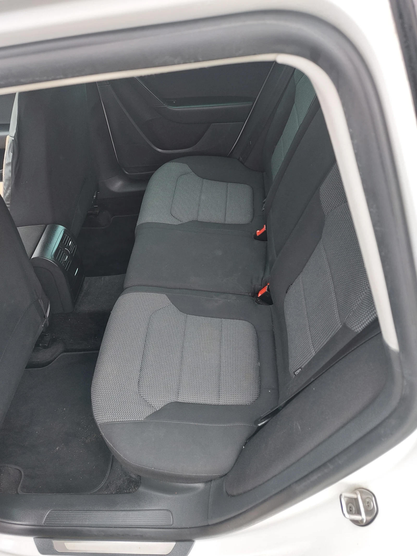 VW Passat 2.0TDI 4X4, снимка 9 - Автомобили и джипове - 54758817