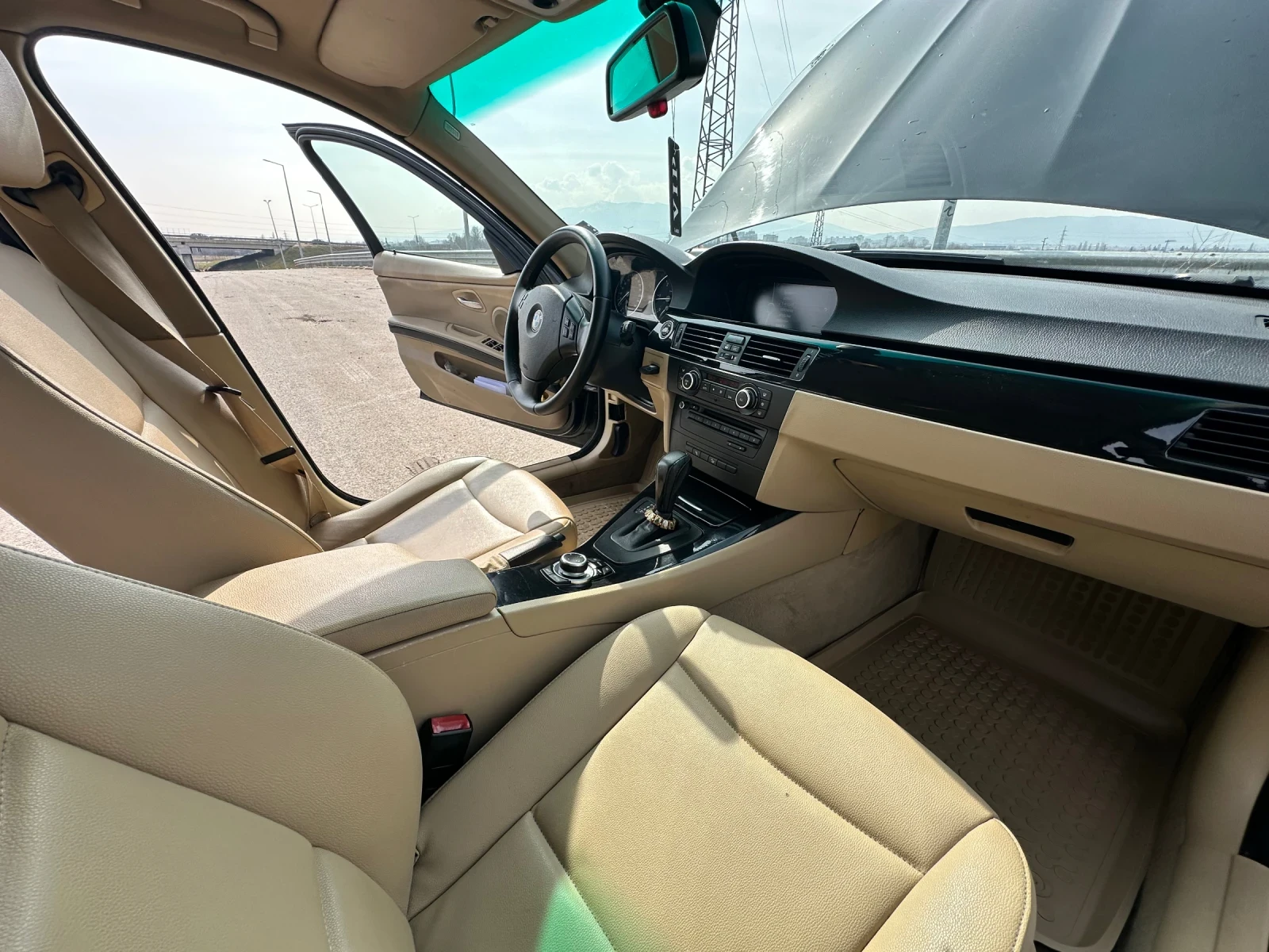 BMW 320 E91 xDrive, снимка 16 - Автомобили и джипове - 53757624