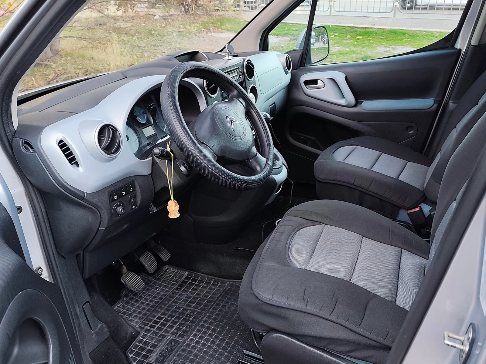 Citroen Berlingo 1.6HDI, снимка 6 - Автомобили и джипове - 54317063