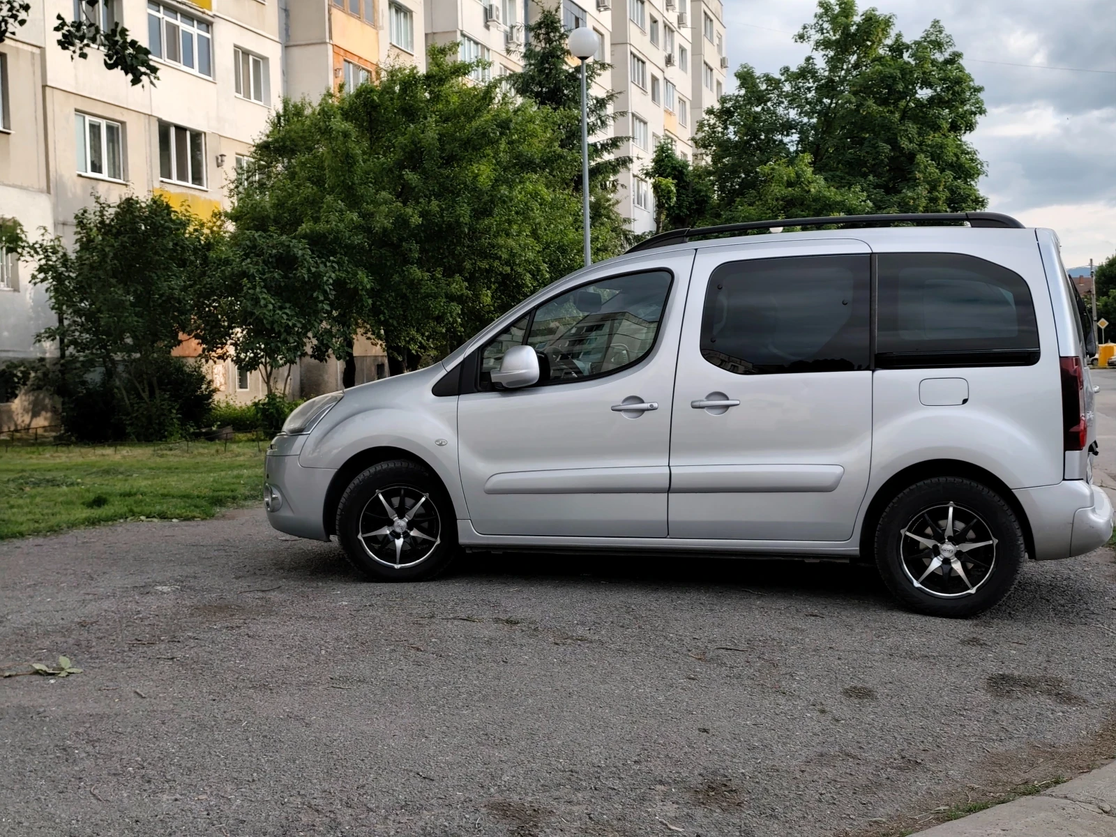 Citroen Berlingo 1.6HDI, снимка 3 - Автомобили и джипове - 55005182