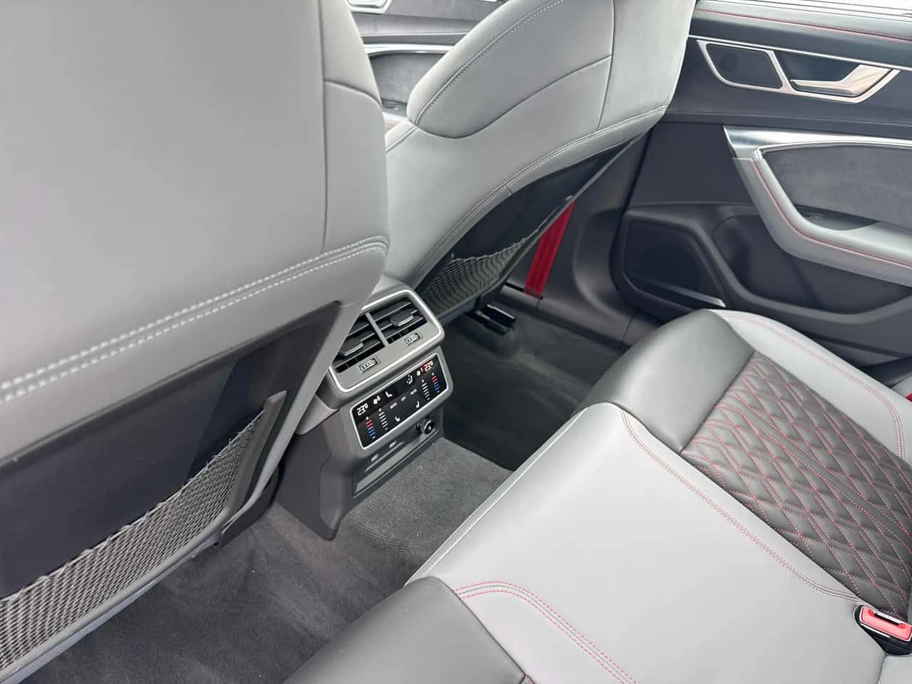Audi S6 * 2.9 TFSI quattro* АВТОКРЕДИТ БЕЗ ПЪРВОНАЧАЛНА* , снимка 17 - Автомобили и джипове - 54586974