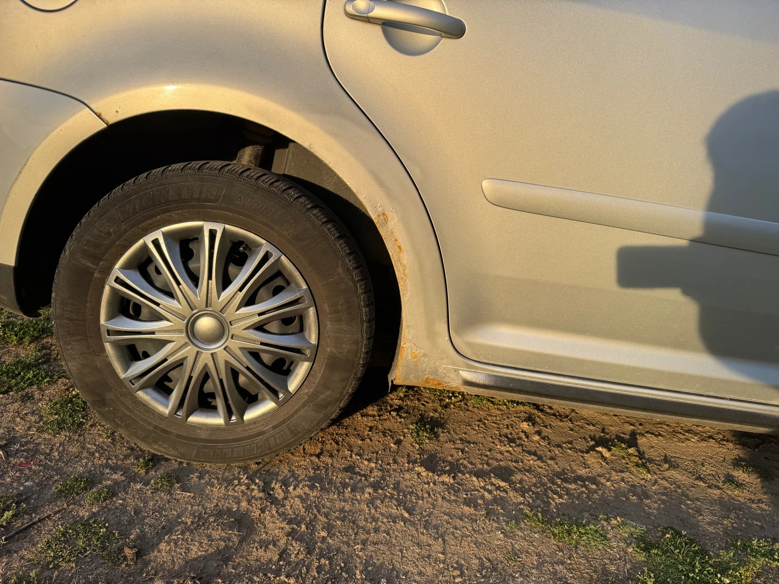 VW Touran 2.0 TDI , снимка 7 - Автомобили и джипове - 54895069