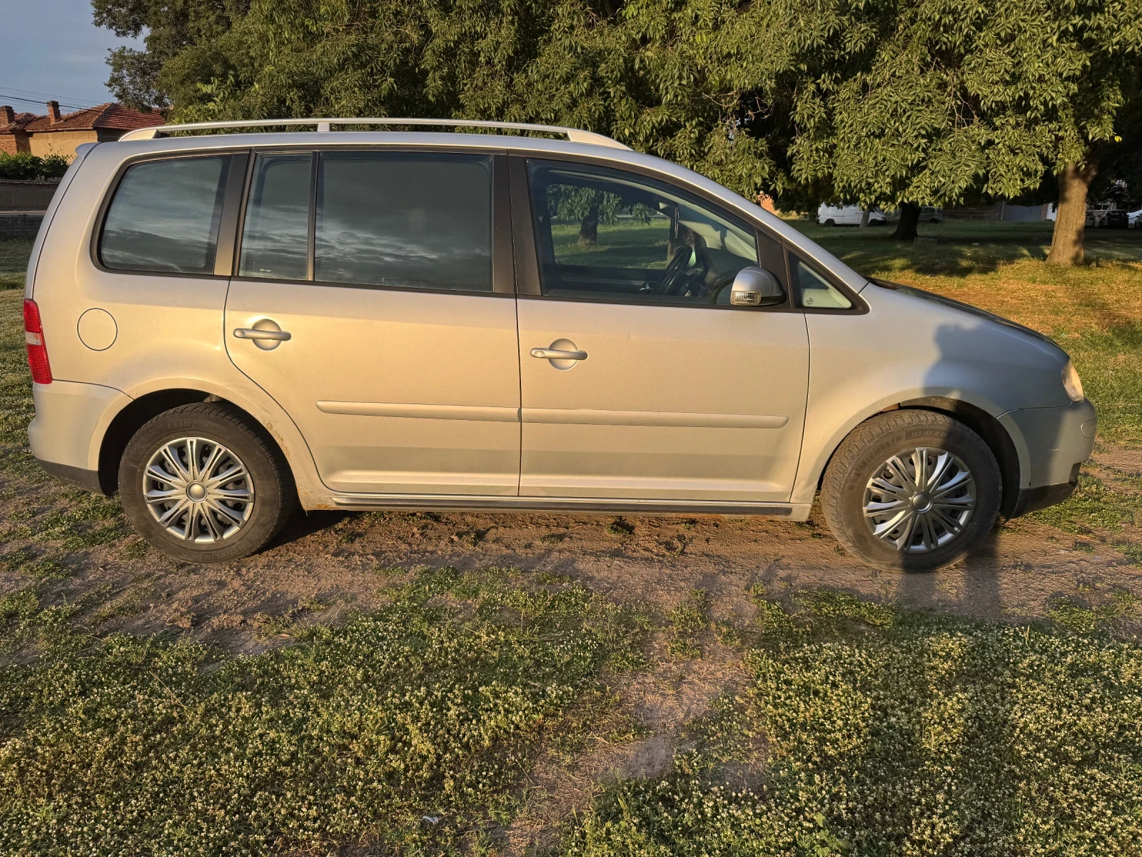 VW Touran 2.0 TDI , снимка 4 - Автомобили и джипове - 54895069