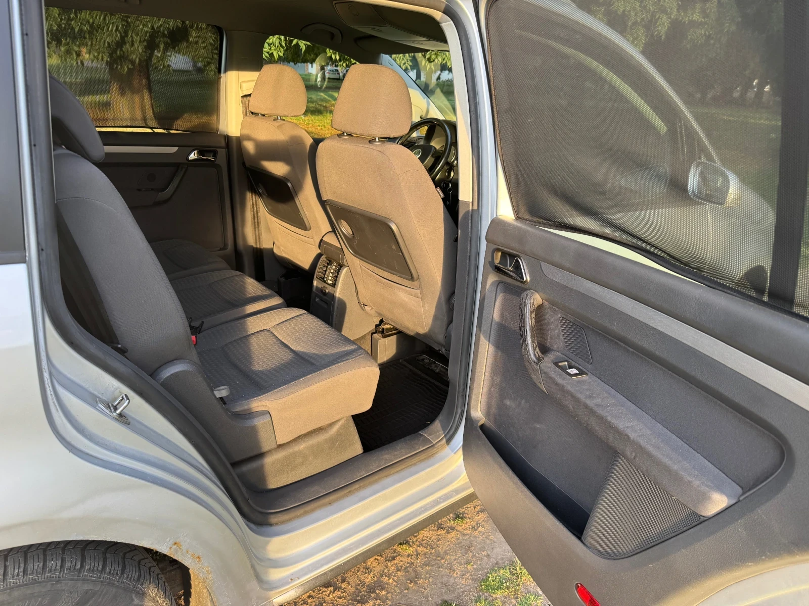 VW Touran 2.0 TDI , снимка 11 - Автомобили и джипове - 54895069