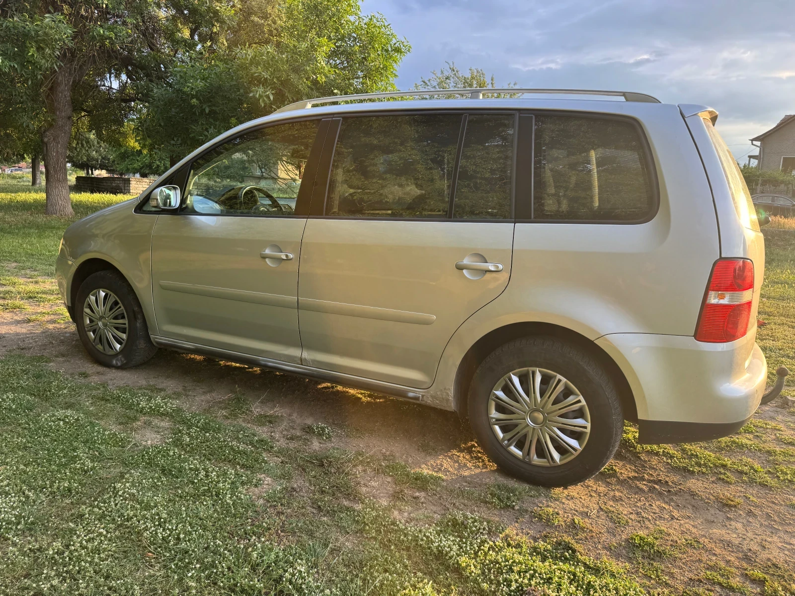 VW Touran 2.0 TDI , снимка 3 - Автомобили и джипове - 54895069