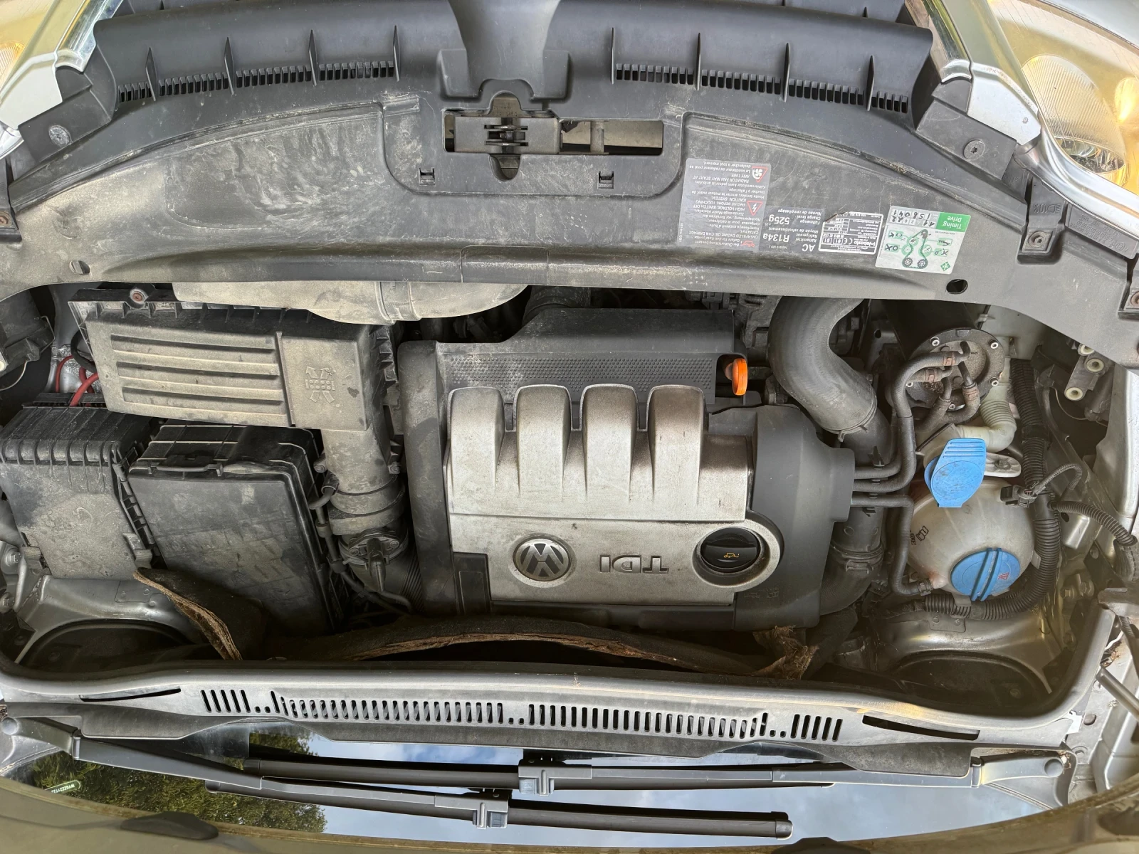 VW Touran 2.0 TDI , снимка 12 - Автомобили и джипове - 54895069