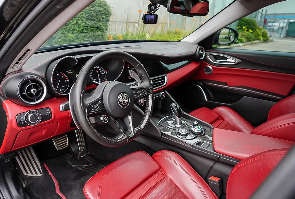 Alfa Romeo Giulia Ti Sport Q4, снимка 12 - Автомобили и джипове - 55359535