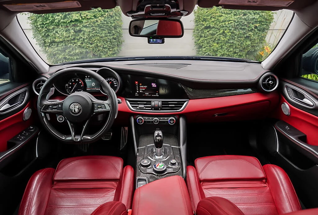 Alfa Romeo Giulia Ti Sport Q4, снимка 14 - Автомобили и джипове - 55359535