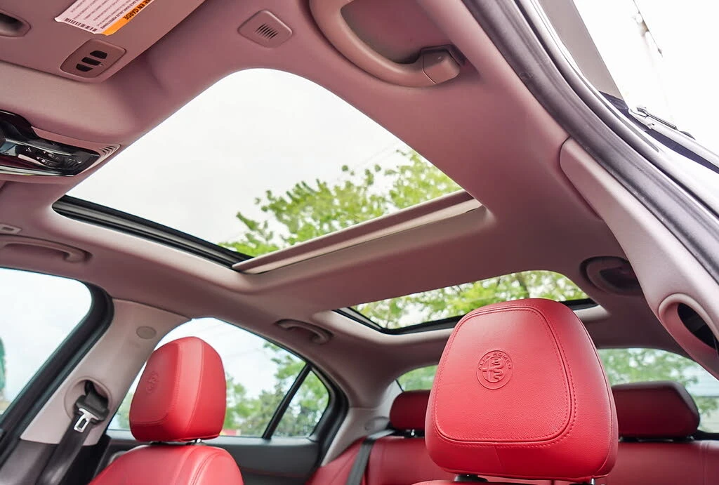 Alfa Romeo Giulia Ti Sport Q4, снимка 17 - Автомобили и джипове - 55359535