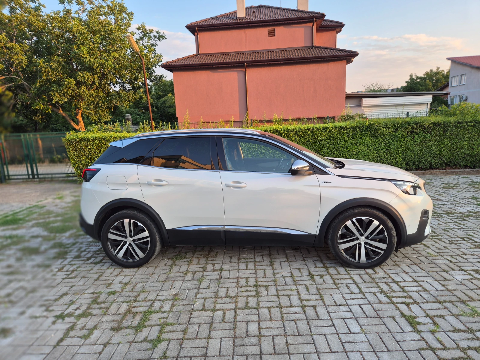 Peugeot 3008 GT 2.0 BlueHDI Панорама* Масаж* Focal , снимка 4 - Автомобили и джипове - 55702570