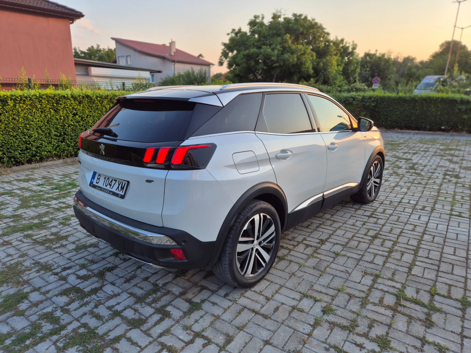 Peugeot 3008 GT 2.0 BlueHDI Панорама* Масаж* Focal , снимка 2 - Автомобили и джипове - 55702570