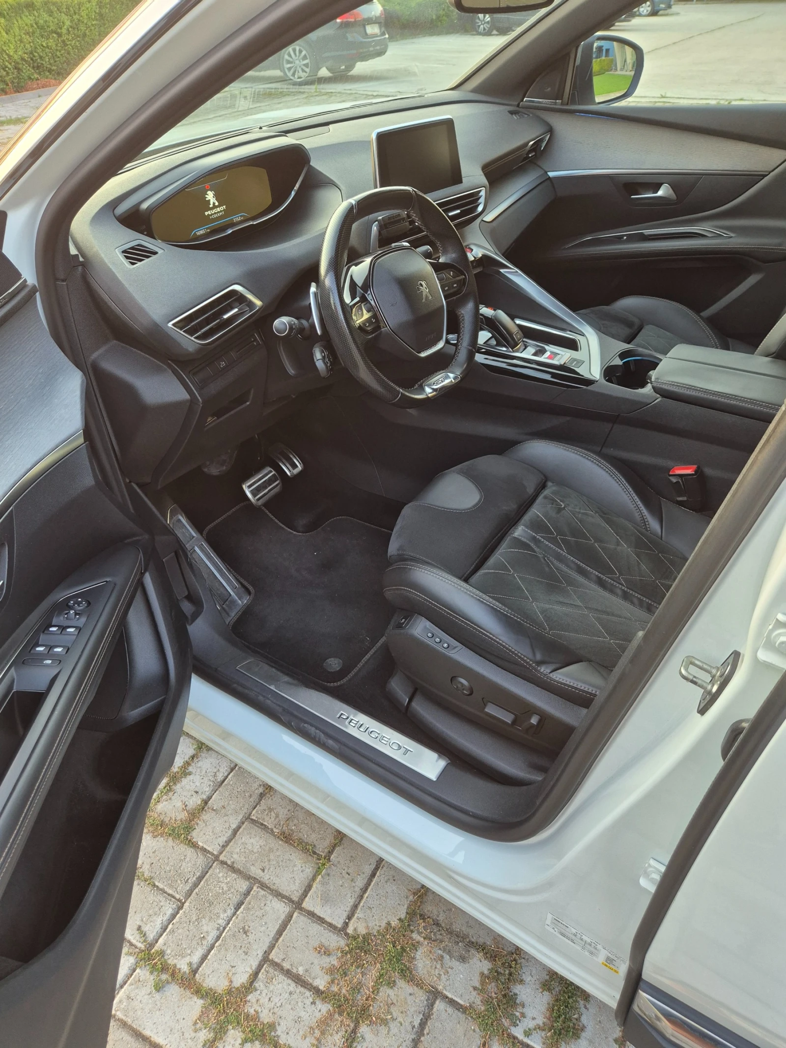 Peugeot 3008 GT 2.0 BlueHDI Панорама* Масаж* Focal , снимка 8 - Автомобили и джипове - 55702570