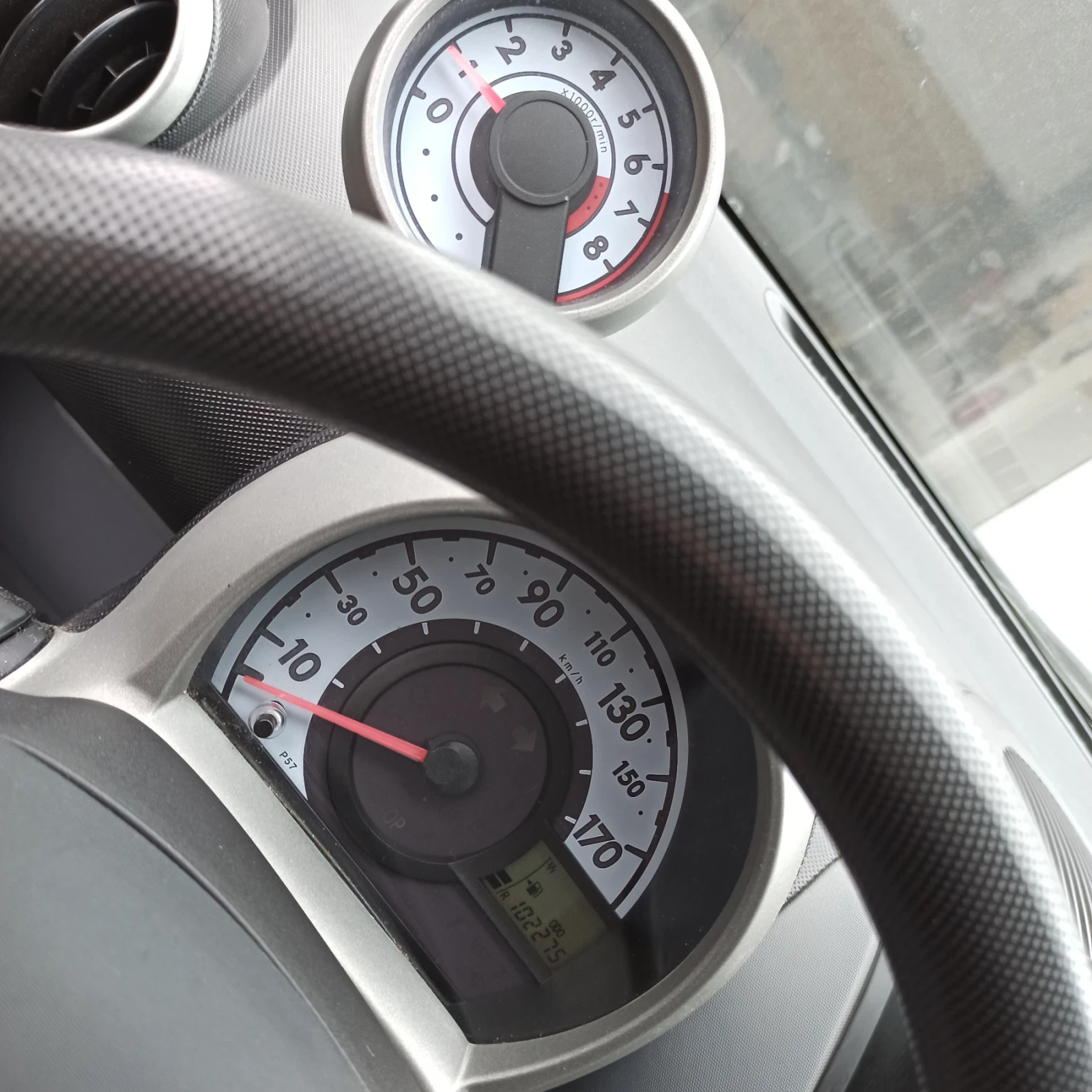 Peugeot 107 1.0, снимка 8 - Автомобили и джипове - 56645513