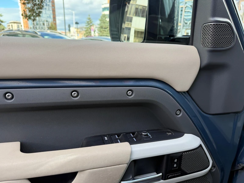 Land Rover Defender 110 D300 S 7seats, снимка 15 - Автомобили и джипове - 51044056