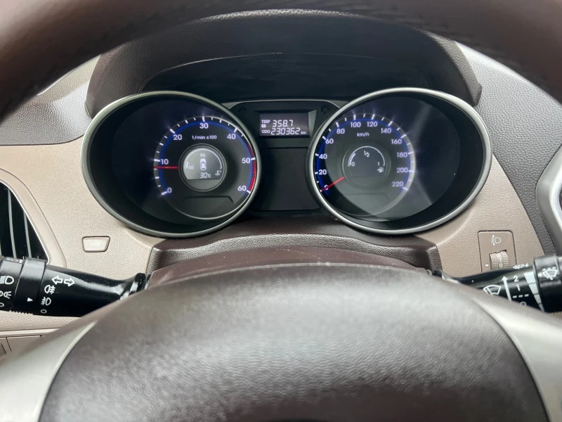 Hyundai IX35 2.0 CRDI, снимка 12 - Автомобили и джипове - 51627222