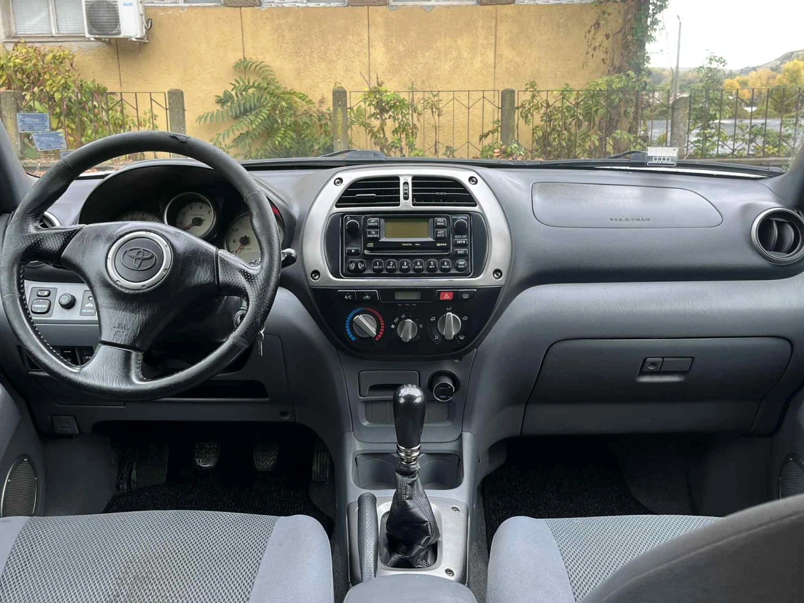 Toyota Rav4 Джип е в добро състояние кара се всеки ден - изображение 10