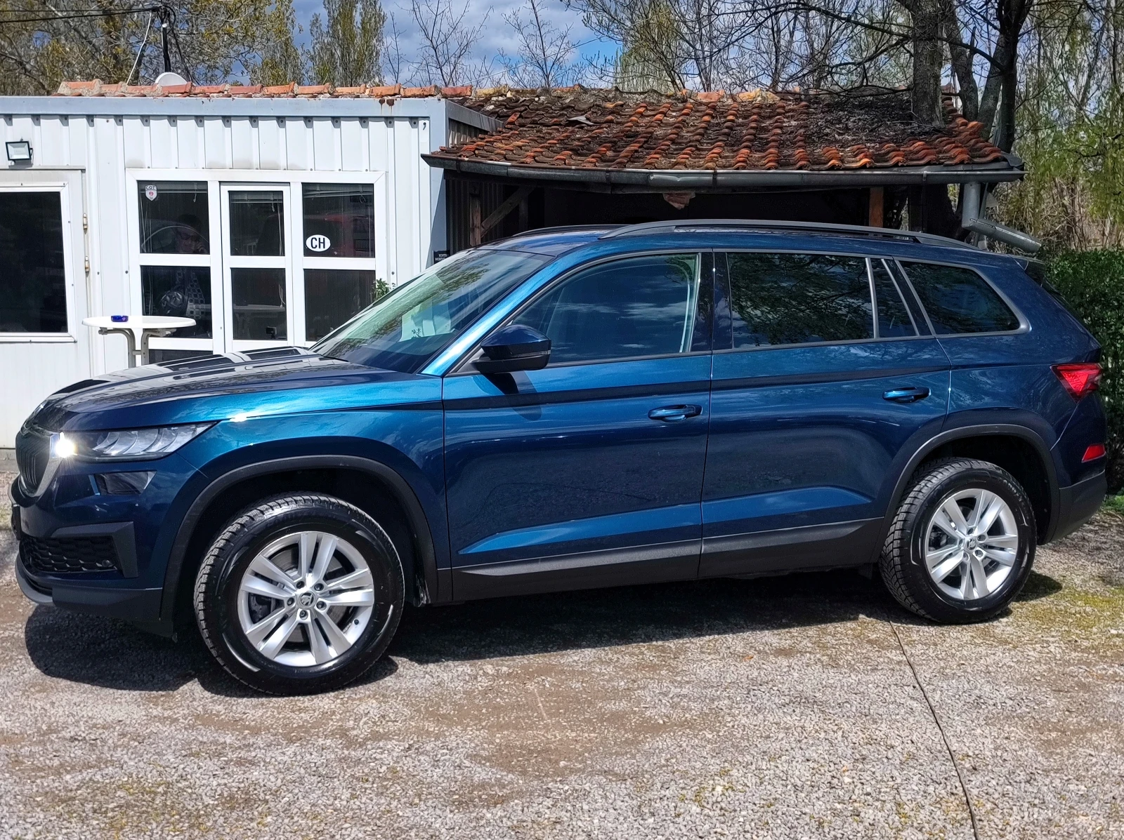 Skoda Kodiaq 2.0D 4x4 7МЕСТА 150hp FACE/AUTOMATIC/KEYLESS/LED, снимка 3 - Автомобили и джипове - 54361309