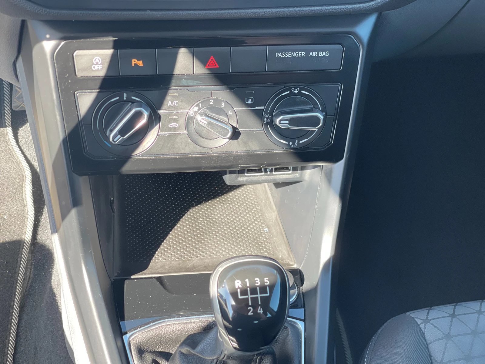 VW T-Cross 1.0TSi, снимка 14 - Автомобили и джипове - 54688901