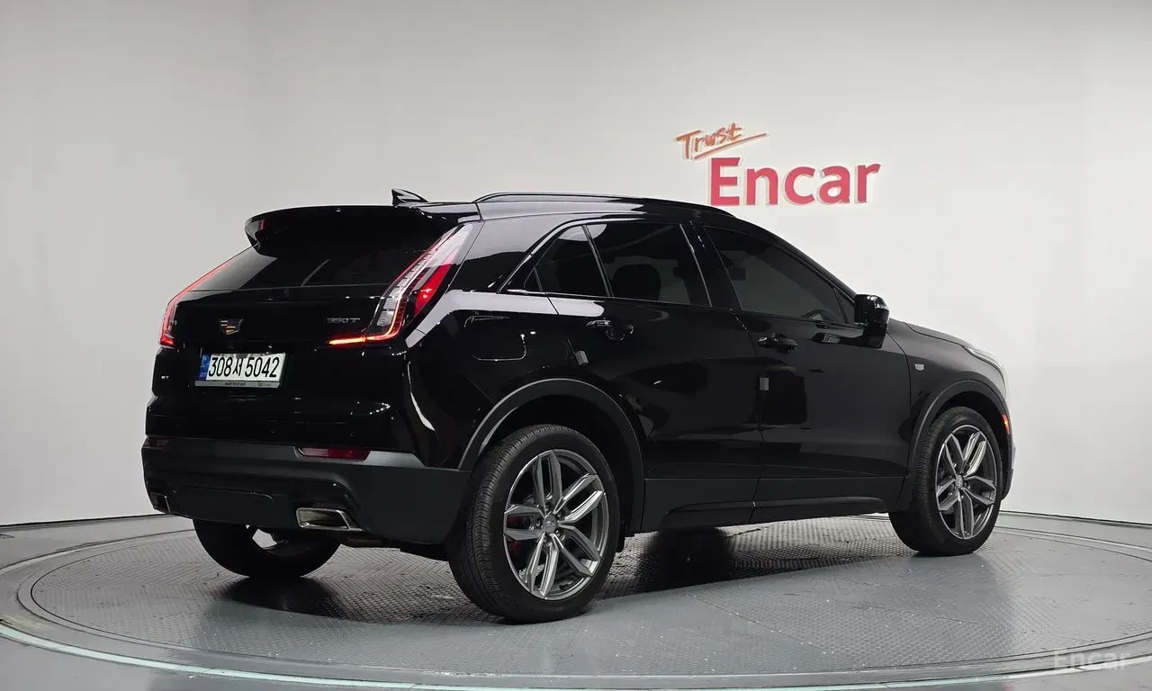 Cadillac XT4 2.0 SPORT AWD* 360 КАМЕРИ* ОБДУХ* КРАЙНА ЦЕНА* , снимка 3 - Автомобили и джипове - 56656101