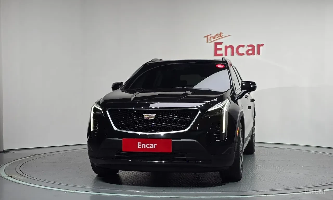 Cadillac XT4 2.0 SPORT AWD* 360 КАМЕРИ* ОБДУХ* КРАЙНА ЦЕНА* , снимка 2 - Автомобили и джипове - 56656101