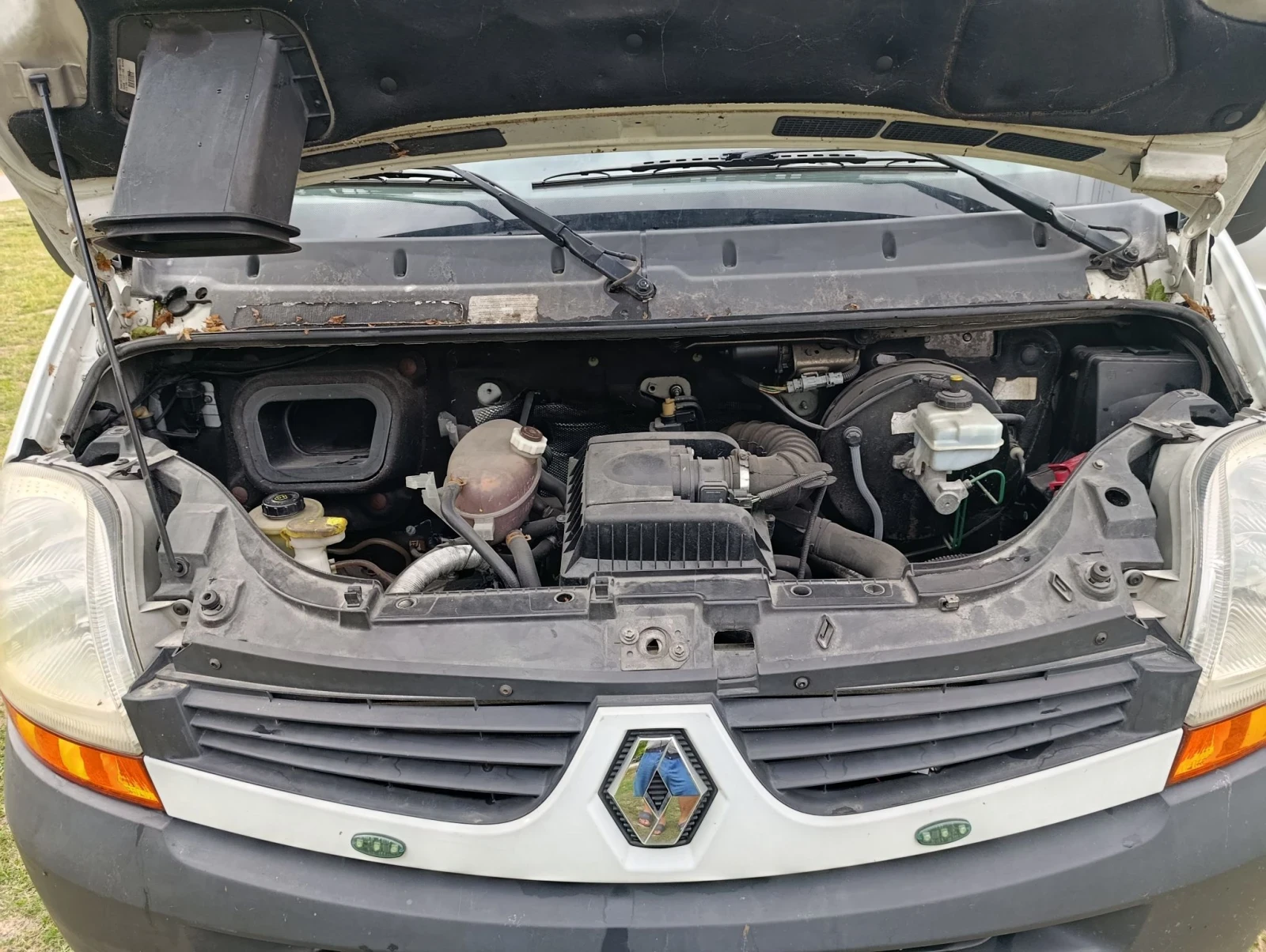 Renault Master 2.5dci, снимка 12 - Бусове и автобуси - 56251864