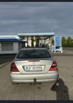 Mercedes-Benz E 200, снимка 4