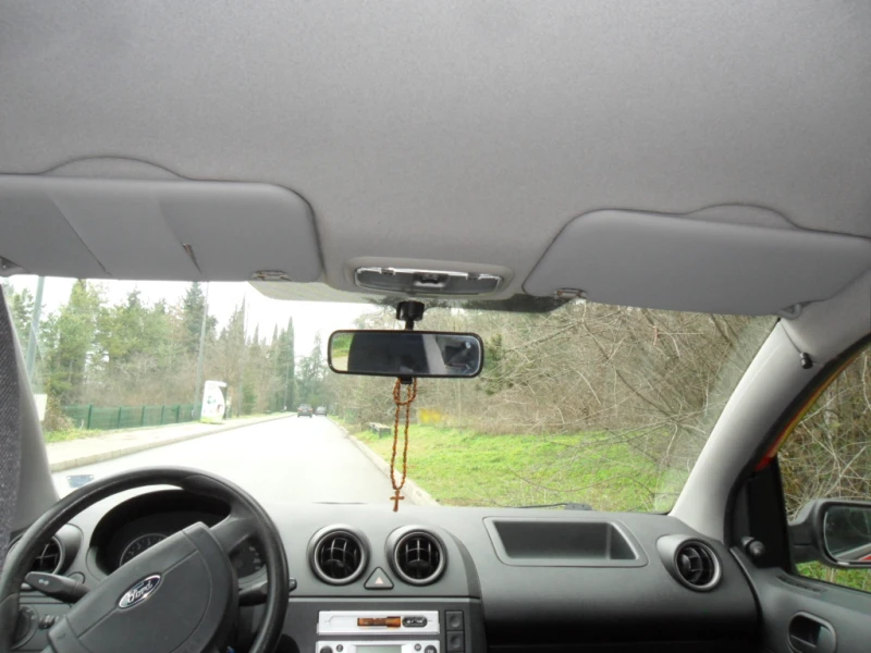 Ford Fiesta 1.3i, снимка 8 - Автомобили и джипове - 53339273