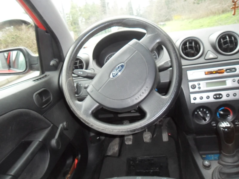 Ford Fiesta 1.3i, снимка 7 - Автомобили и джипове - 53339273