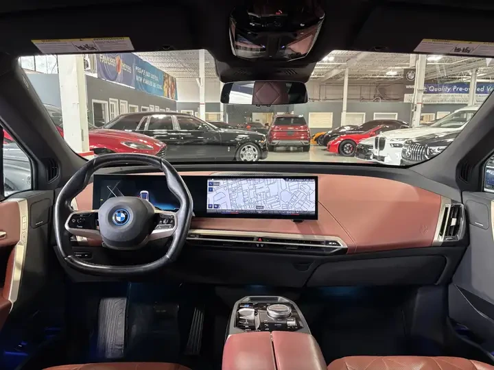 BMW iX xDrive50* Massage* Sky Lounge* Soft-Close* , снимка 5 - Автомобили и джипове - 54662805