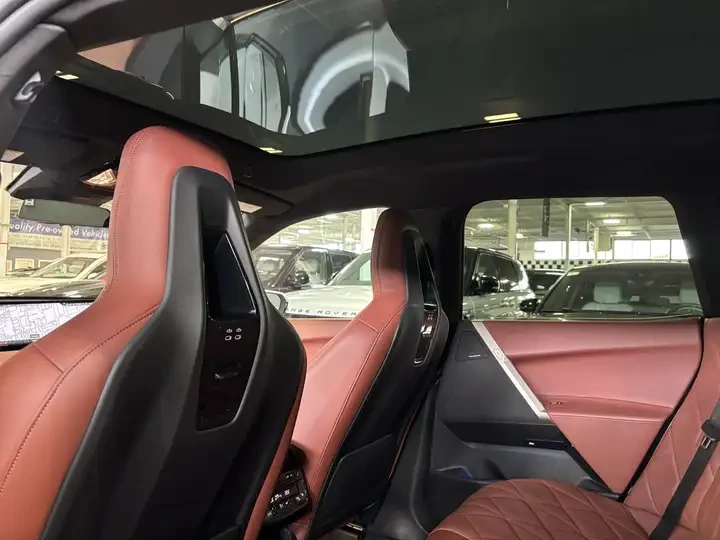 BMW iX xDrive50* Massage* Sky Lounge* Soft-Close* , снимка 9 - Автомобили и джипове - 54662805