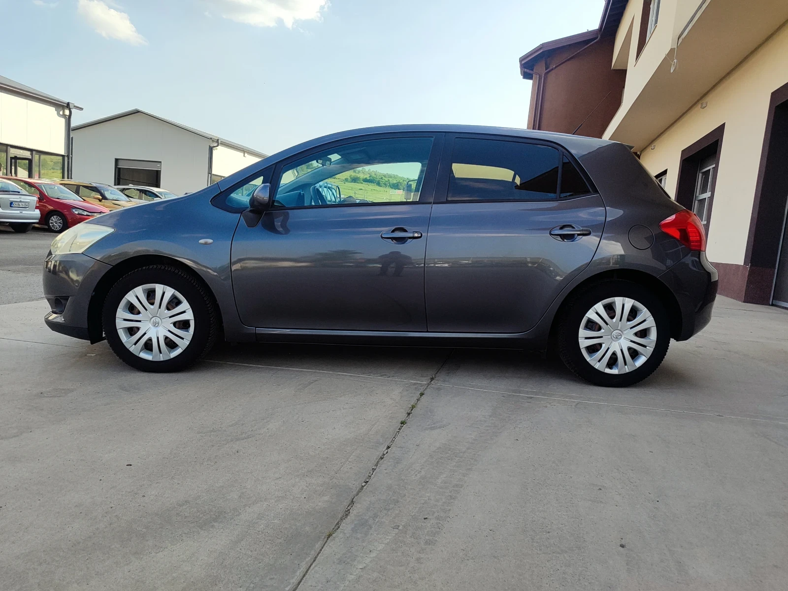 Toyota Auris  - изображение 5