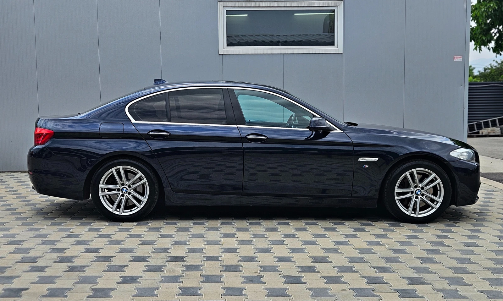 BMW 530  M/XD/ОБСЛУЖЕН/CAMERA/HUD/ПОДГРЕВ/SIGN/ПАМЕT/F1/LI - изображение 5