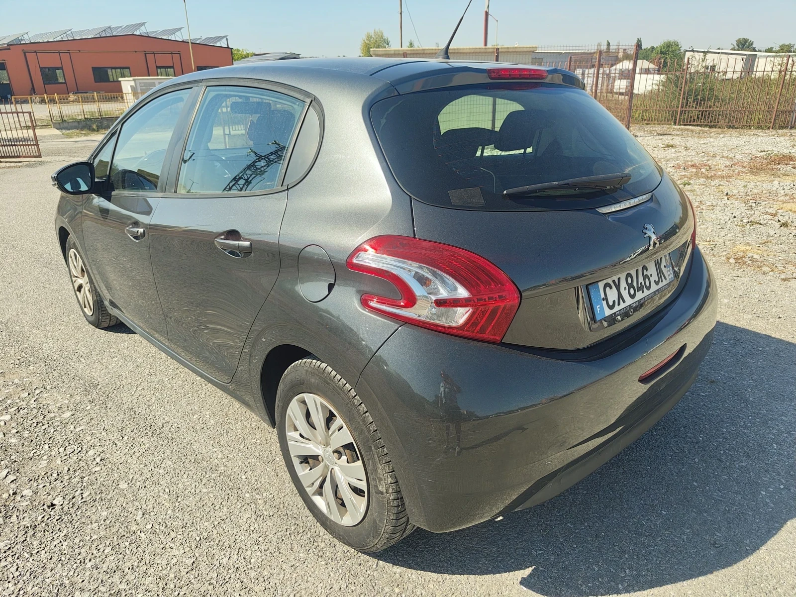 Peugeot 208 1.4 HDI - изображение 5