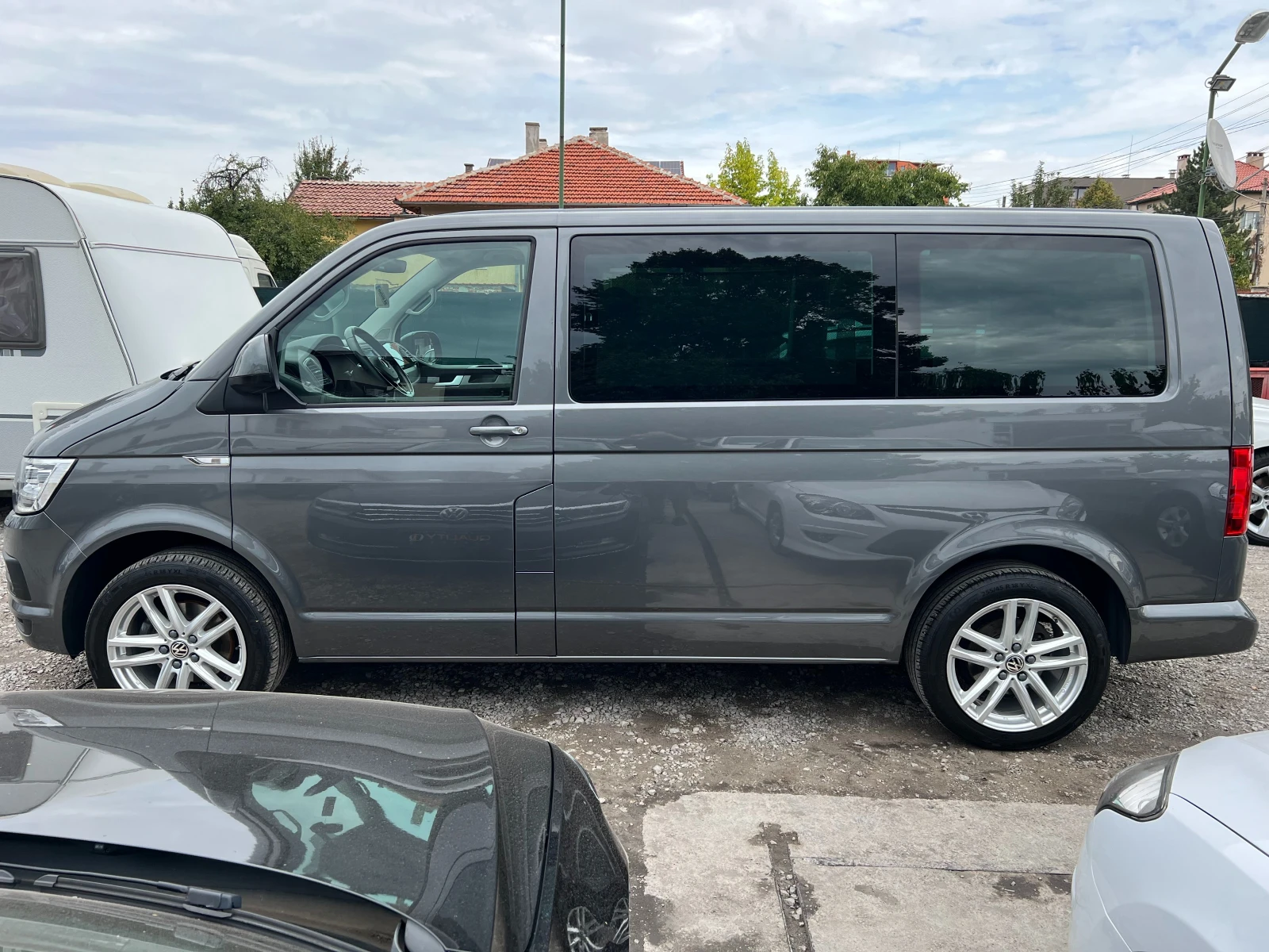 VW Multivan 2.0TDI 150k.c./LED/Серв. история/WV2ZZZ7HZHH172076 - изображение 2