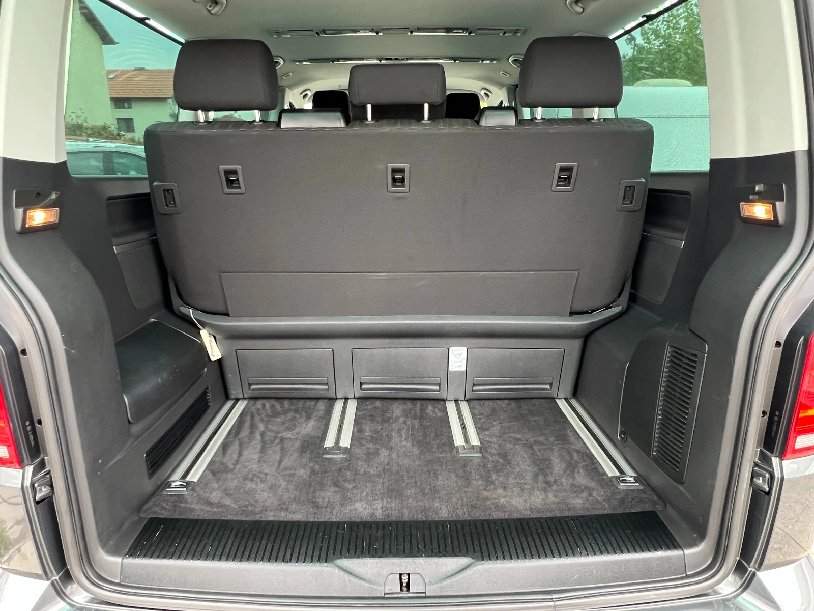 VW Multivan 2.0TDI 150k.c./LED/Серв. история/WV2ZZZ7HZHH172076 - изображение 10