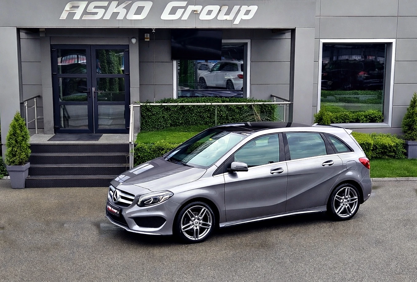 Mercedes-Benz B 200 AMG/GERMANY/CAMERA/PANORAMA/CAR PLAY/LED/AMBI/LIZI, снимка 17 - Автомобили и джипове - 53720276