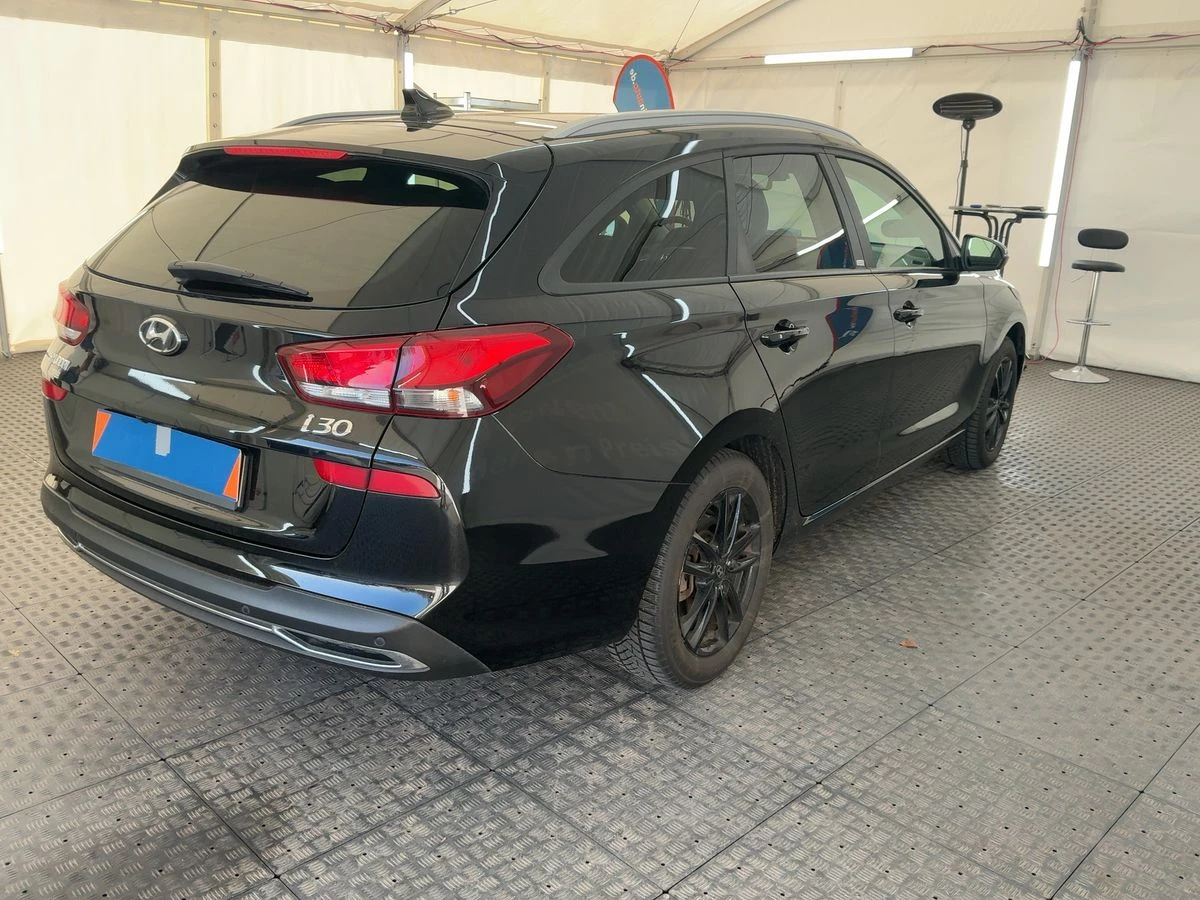 Hyundai I30 1.6 CRDi Intro Edition, снимка 4 - Автомобили и джипове - 53784594