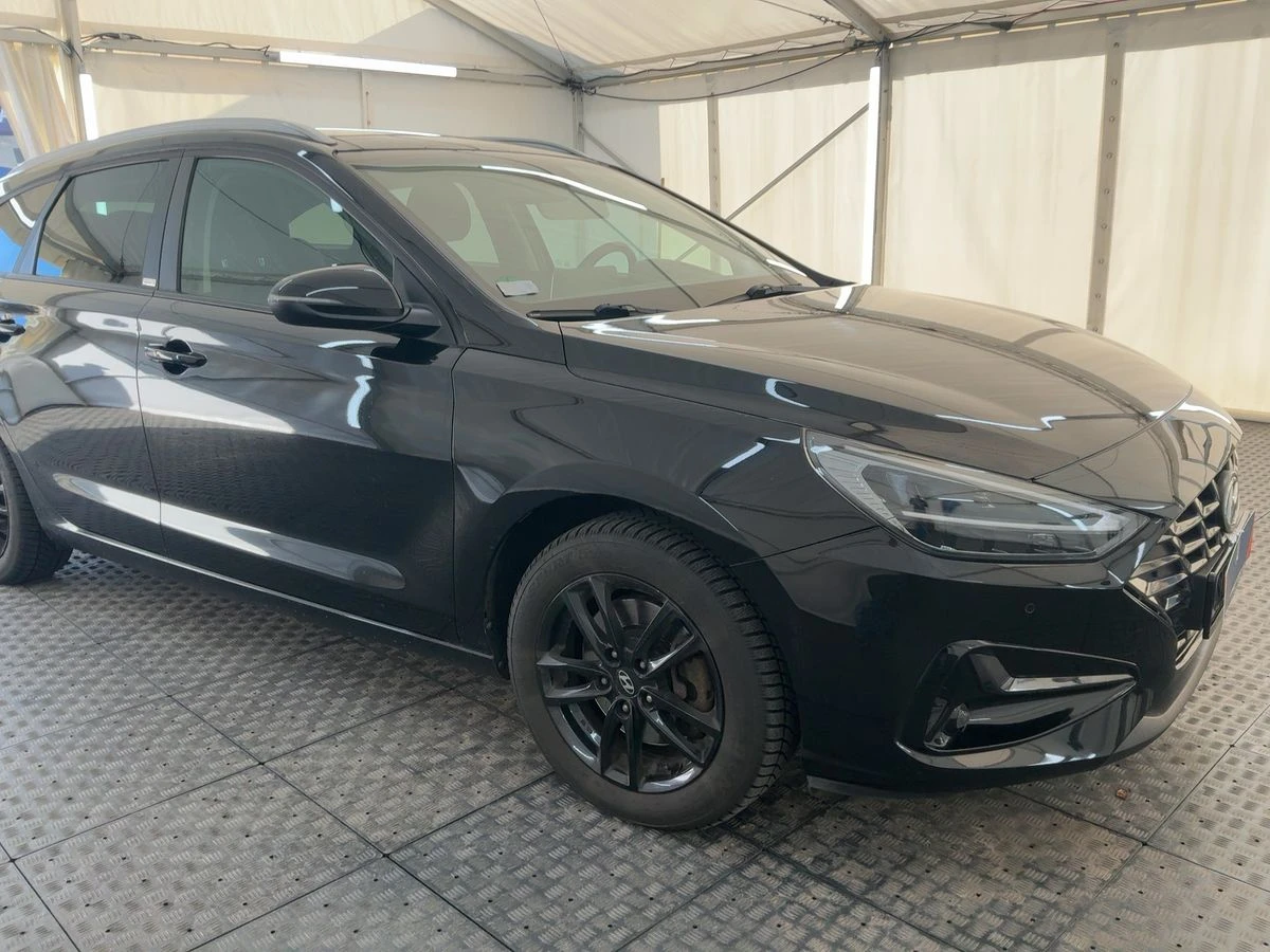 Hyundai I30 1.6 CRDi Intro Edition, снимка 3 - Автомобили и джипове - 53784594