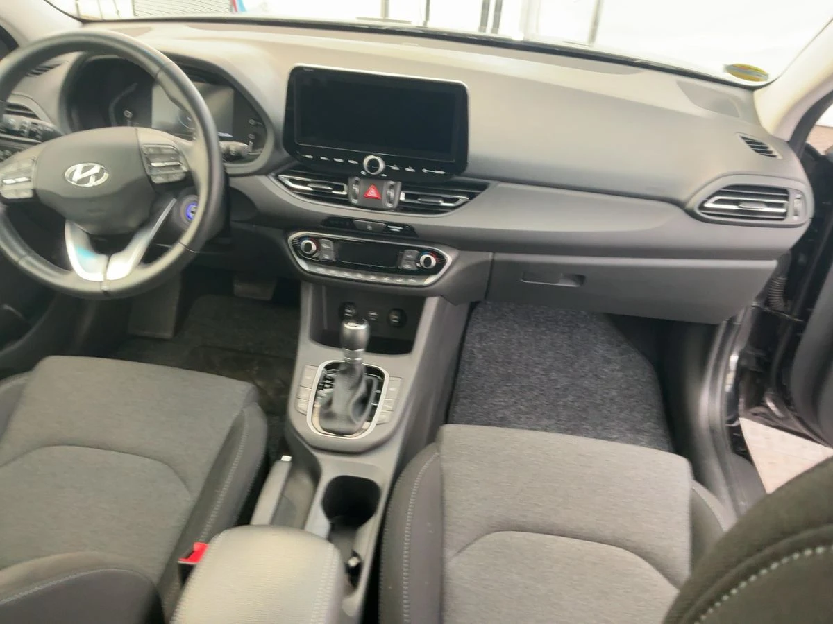Hyundai I30 1.6 CRDi Intro Edition, снимка 7 - Автомобили и джипове - 53784594