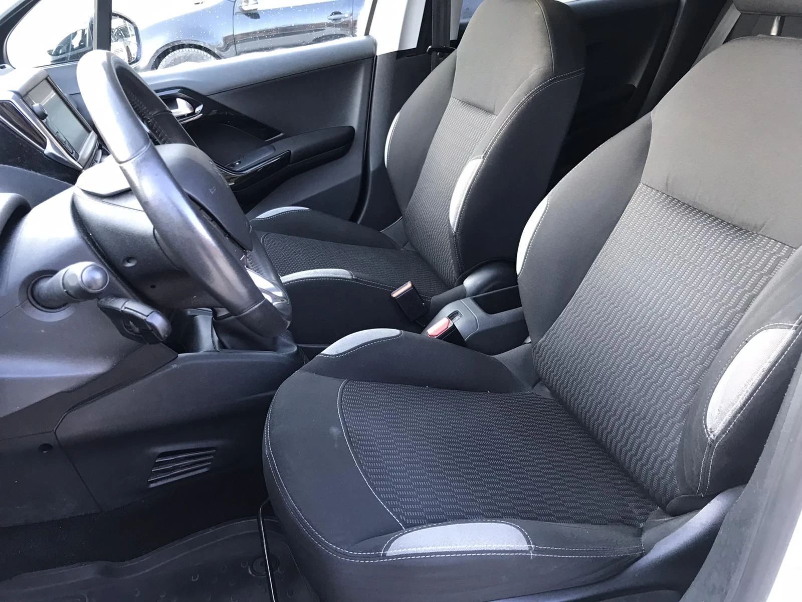 Peugeot 208 1.2 STYLE Euro6. 80000km.Top, снимка 3 - Автомобили и джипове - 53880303