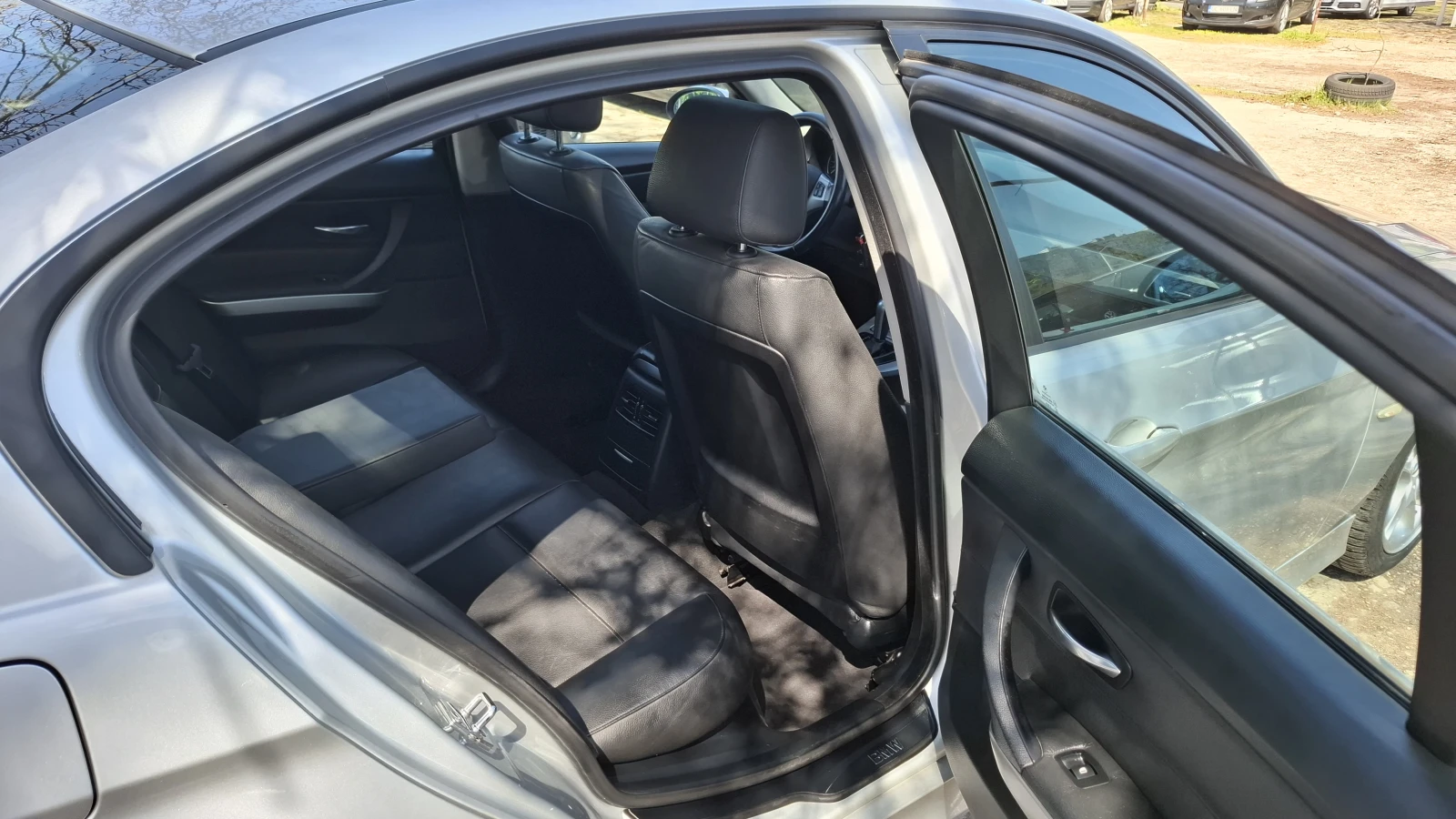 BMW 320 Автомат/Кожа/Нави-Фул, снимка 11 - Автомобили и джипове - 54218167