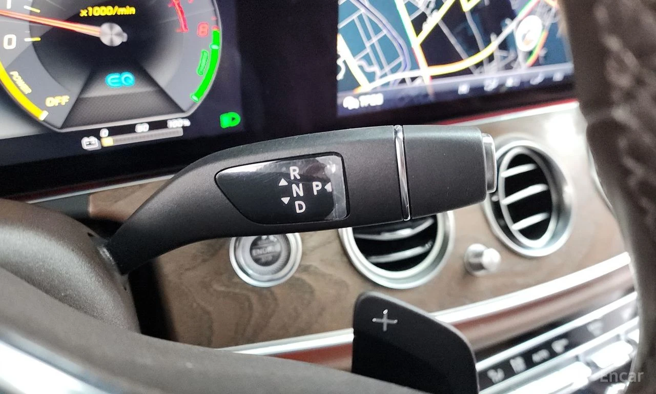 Mercedes-Benz E 300 HYBRID* 4MATIC* ДИГИТАЛНО* ТАБЛО* BURMESTER, снимка 7 - Автомобили и джипове - 54508656