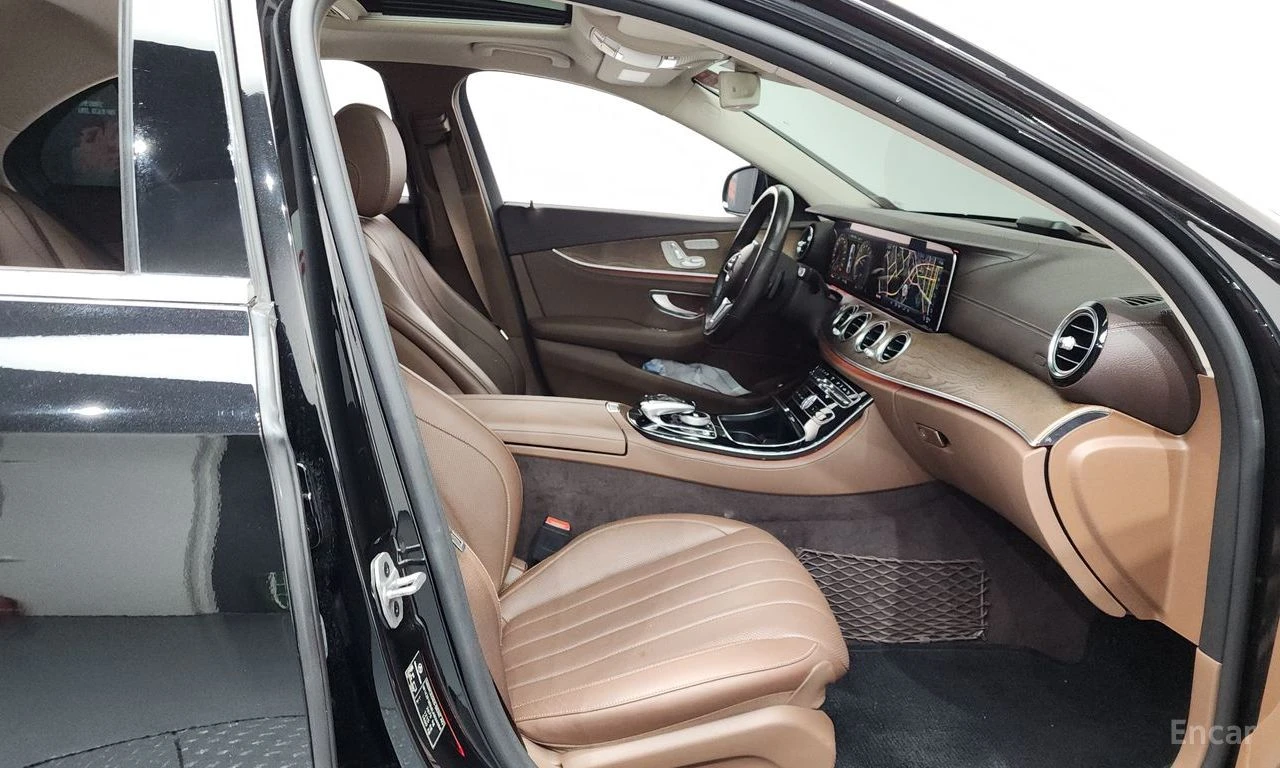 Mercedes-Benz E 300 HYBRID* 4MATIC* ДИГИТАЛНО* ТАБЛО* BURMESTER, снимка 13 - Автомобили и джипове - 54508656