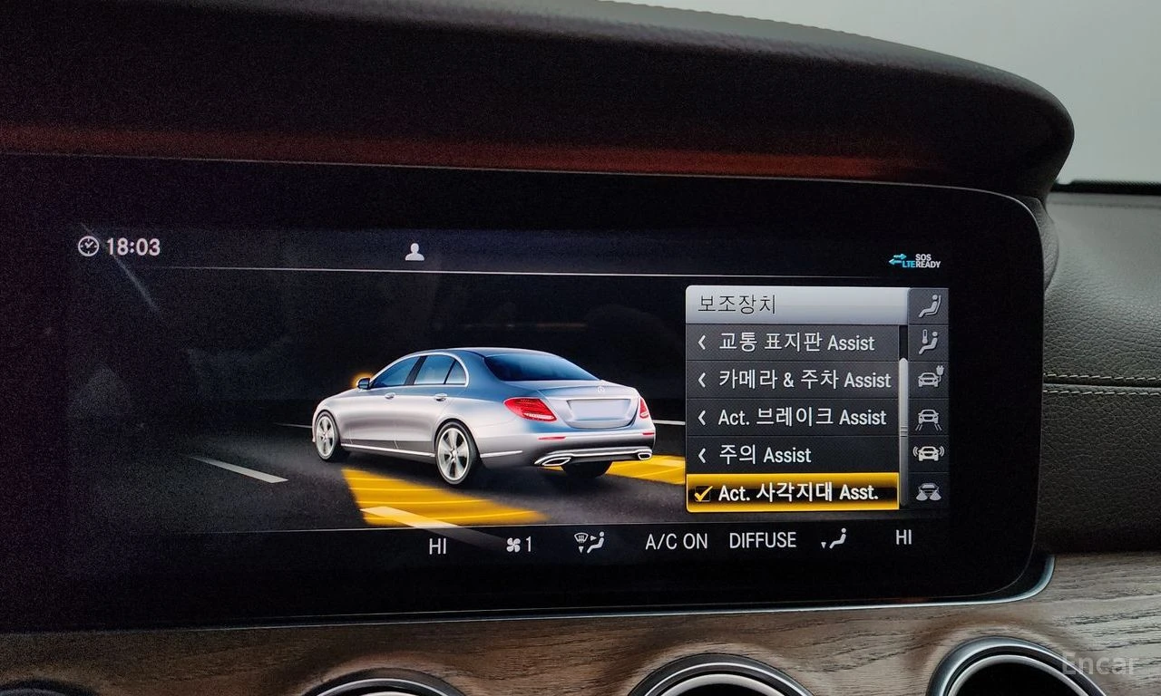 Mercedes-Benz E 300 HYBRID* 4MATIC* ДИГИТАЛНО* ТАБЛО* BURMESTER, снимка 9 - Автомобили и джипове - 54508656