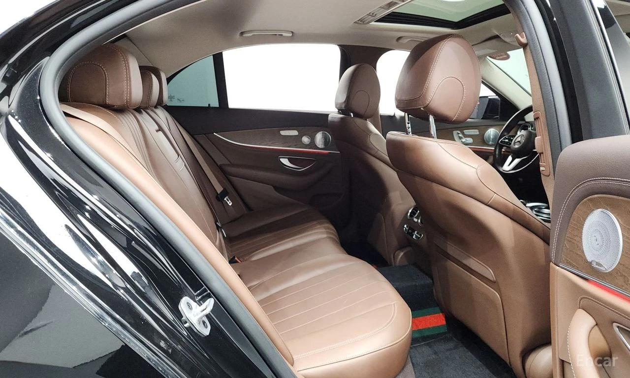 Mercedes-Benz E 300 HYBRID* 4MATIC* ДИГИТАЛНО* ТАБЛО* BURMESTER, снимка 14 - Автомобили и джипове - 54508656
