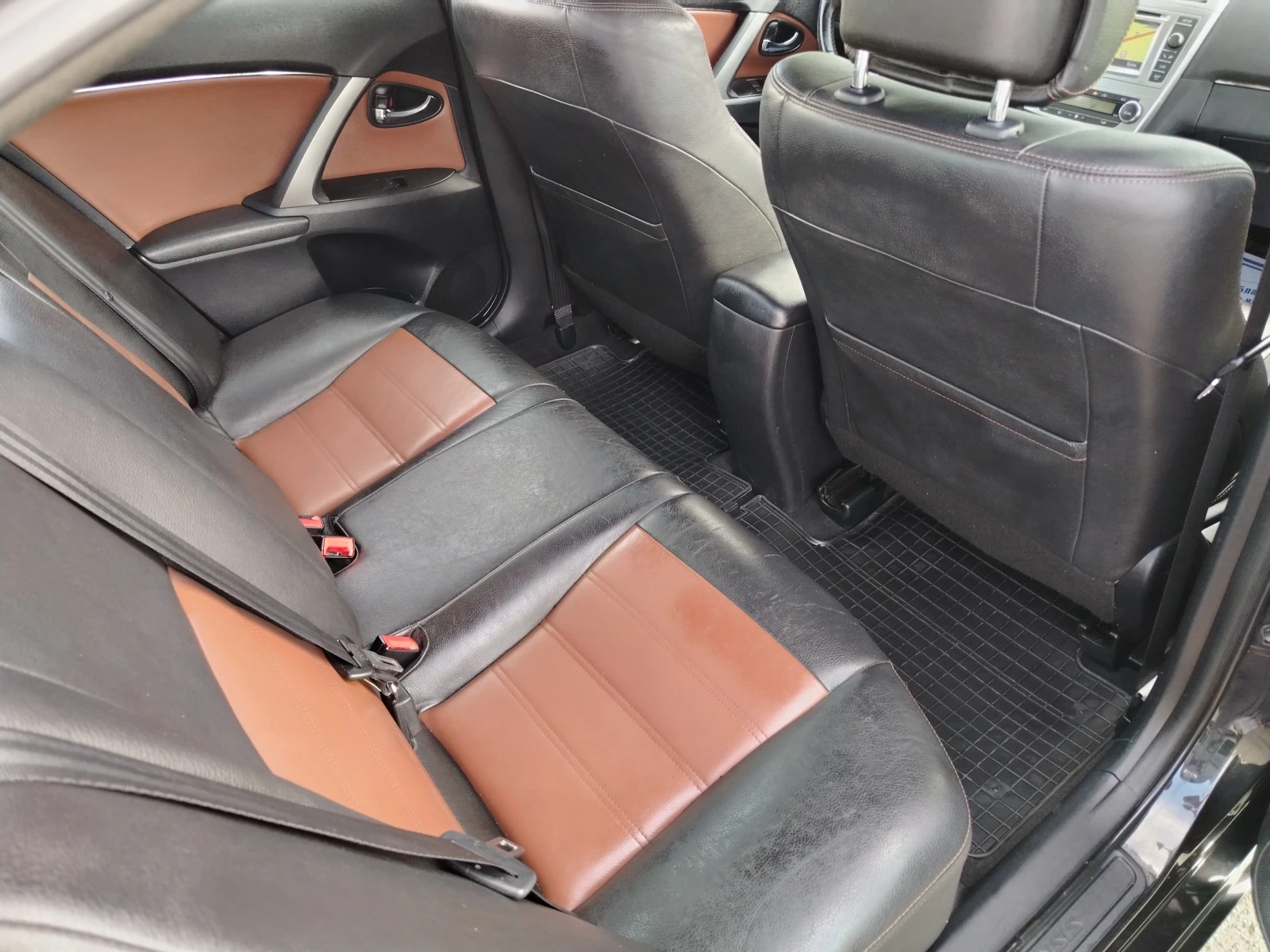 Toyota Avensis 1.8-147 КС АВТОМАТИК, КОЖА, НАВИ, снимка 15 - Автомобили и джипове - 54646911