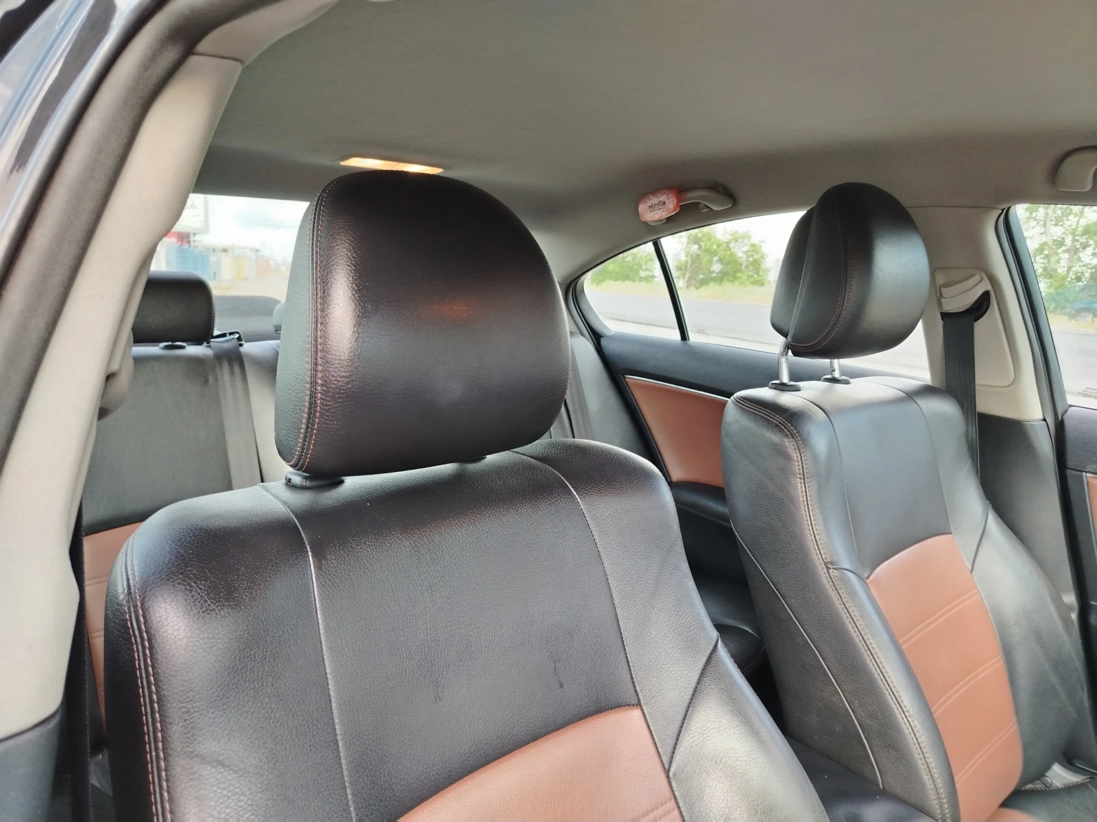 Toyota Avensis 1.8-147 КС АВТОМАТИК, КОЖА, НАВИ, снимка 14 - Автомобили и джипове - 54646911